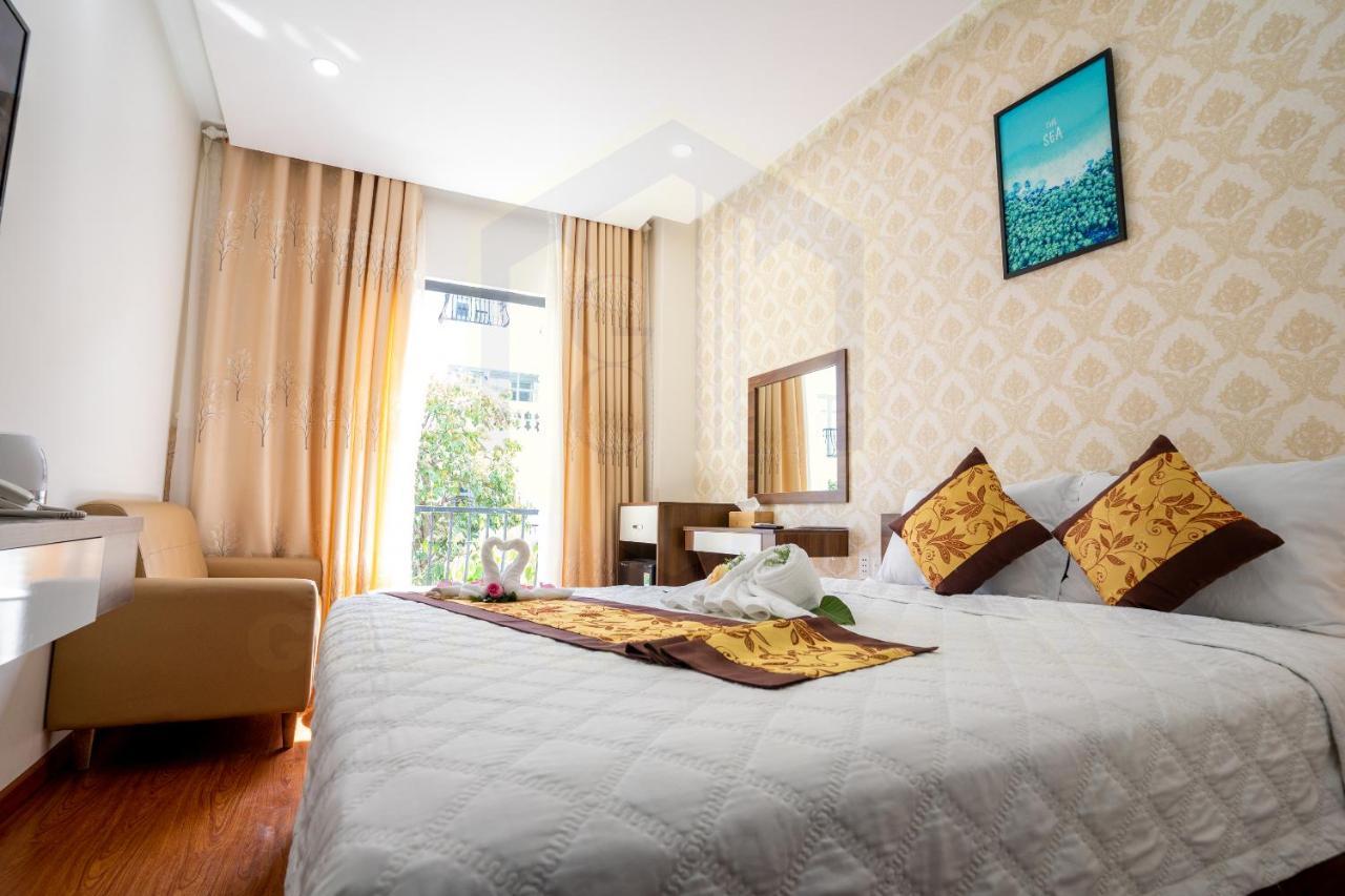 Gold Hotel