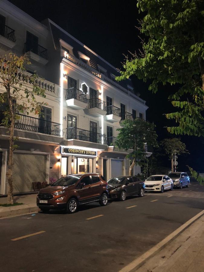 Gold Hotel